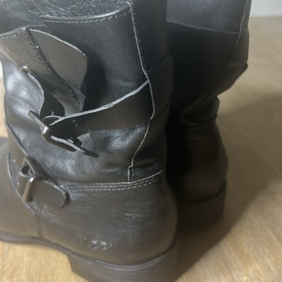 UGG Fletcher Black Leather Water-resistant Buckle Ankle Boots Women size 7 - Picture 10 of 16